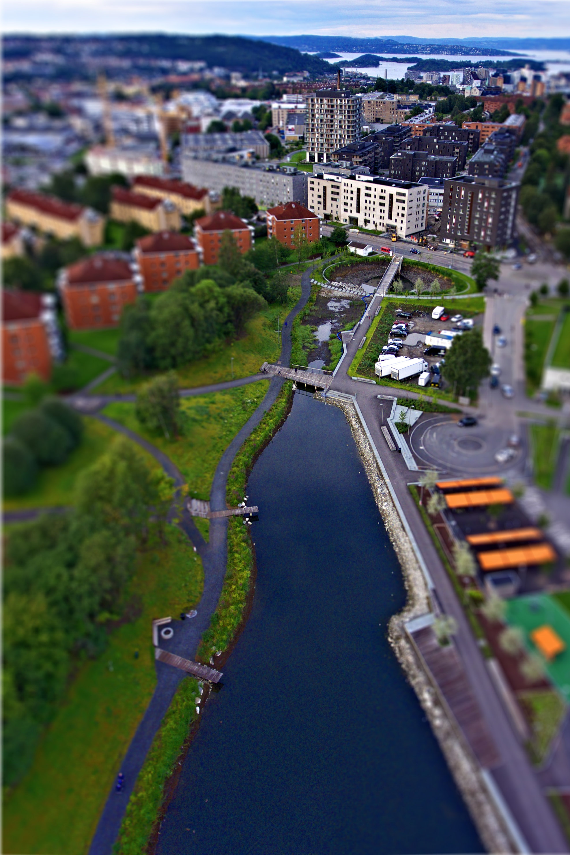 Teglverksdammen er et friområde som strekker seg fra Teglverket skole og til Hasle Torg i Oslo