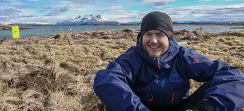 Sindre Lysfjord Sommerli er stipendiat ved NTNU og kartlegger vånd for Senter for biodiversitetsdynamikk (CBD). // Foto: Henrik Pärn